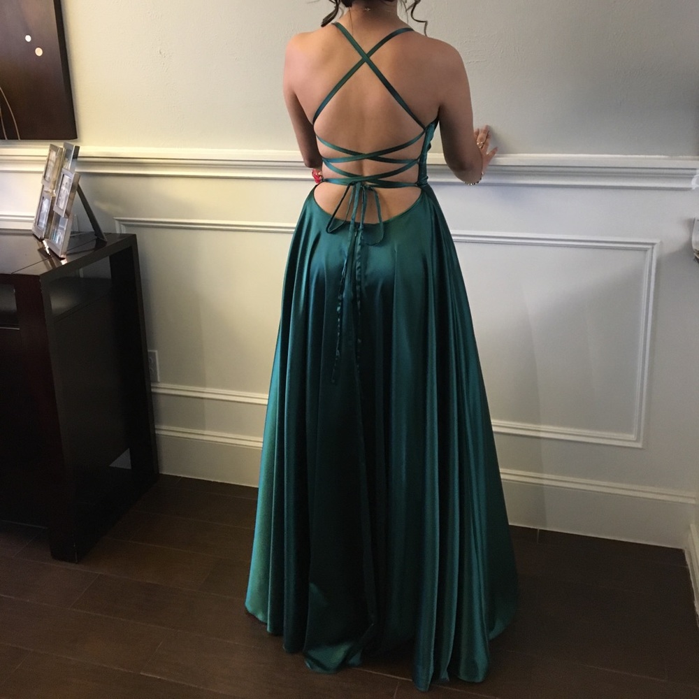 Long emerald dress. - Picture 2 of 4